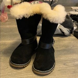 Kids uggs size 6 toddler